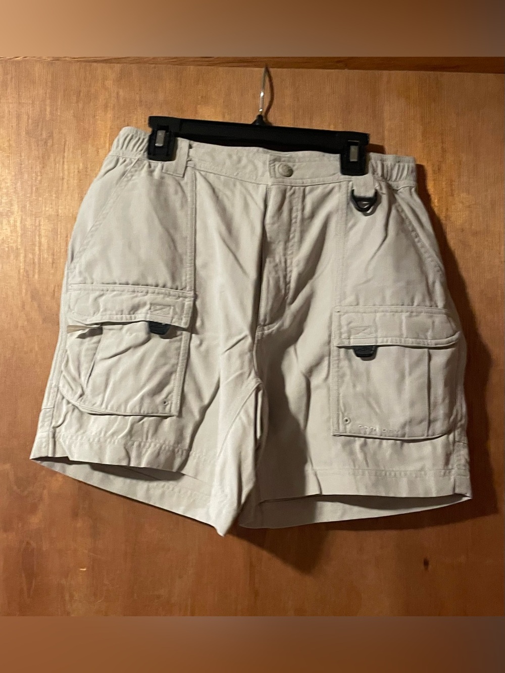 Columbia Tan-Beige Women's Cargo Shorts -Utility Pockets. Medium Size 6 Omni Dry